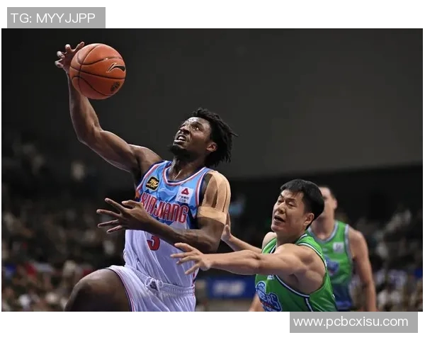 深圳篮球队在全国锦标赛积分榜上以77分稳居第一名,表现引人瞩目 深圳篮球队在全国锦标赛积分榜上以77分稳居第一名,表现引人瞩目