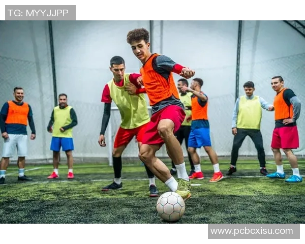 足球场上的璀璨星光展现踢足球明星们的风采与激情